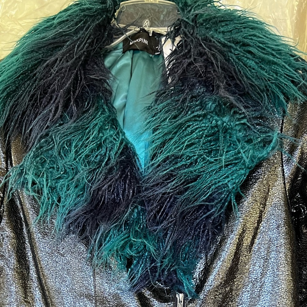 NWT- MINKPINK- L BLACK JACKET, FAUX MONGOLIAN WOOL COLLAR in TEAL & INDIGO